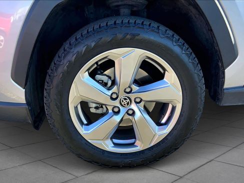 Used 2021 Toyota RAV4 Limited image 9
