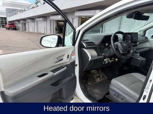 Used 2021 Toyota Sienna Limited FWD image 17