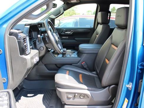 Used 2024 GMC Sierra 1500 AT4 w/ Technology Package AWD/4WD image 17