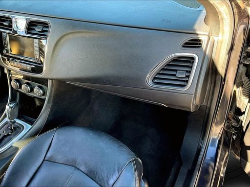 Used 2011 Chrysler 200 Limited image 24