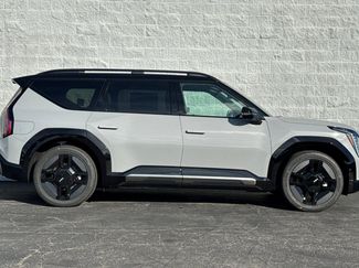 New 2026 Kia EV9 GT-Line video 3