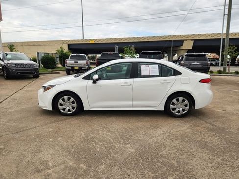 Used 2023 Toyota Corolla LE FWD image 4
