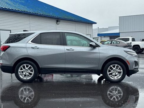 Used 2024 Chevrolet Equinox LT image 3