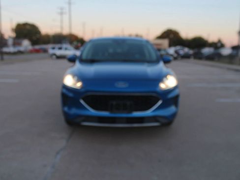 Used 2020 Ford Escape SE image 2