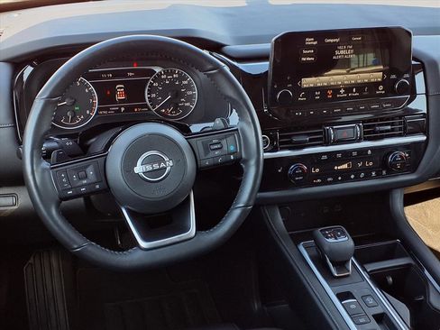 Certified 2024 Nissan Pathfinder SL image 13