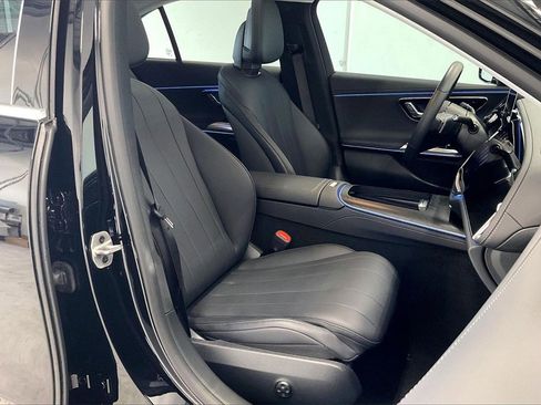 Used 2025 Mercedes-Benz E 350 4MATIC Sedan image 8