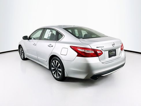 Used 2016 Nissan Altima 2.5 SV w/ Convenience Package image 5