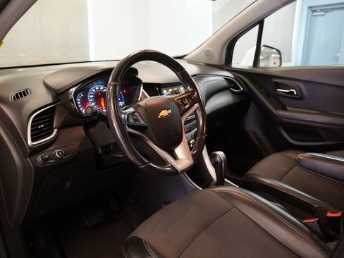 Used 2020 Chevrolet Trax LT w/ LT Convenience Package AWD/4WD image 6