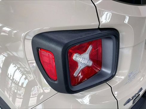 Used 2016 Jeep Renegade Trailhawk AWD/4WD image 22