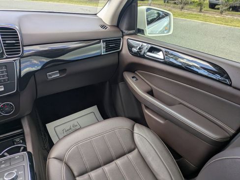 Used 2019 Mercedes-Benz GLE 400 4MATIC image 21