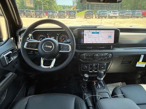 New 2026 Jeep Wrangler Unlimited Sahara AWD/4WD image 18