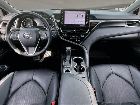 Used 2022 Toyota Camry XLE w/ Cold Weather Package FWD image 7