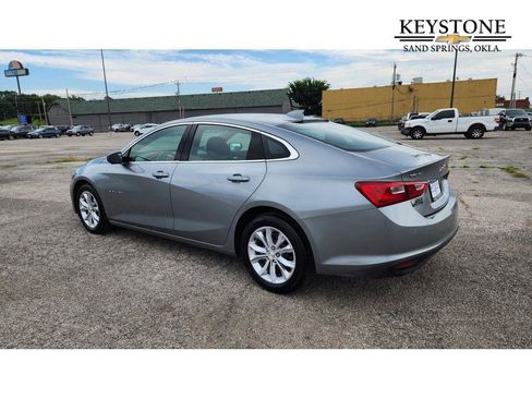 Used 2025 Chevrolet Malibu LT image 4