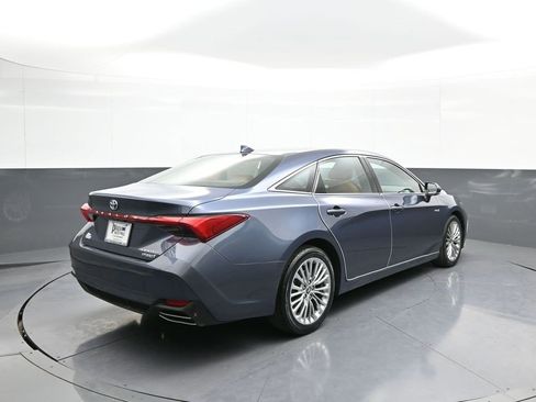 Used 2020 Toyota Avalon Limited image 6