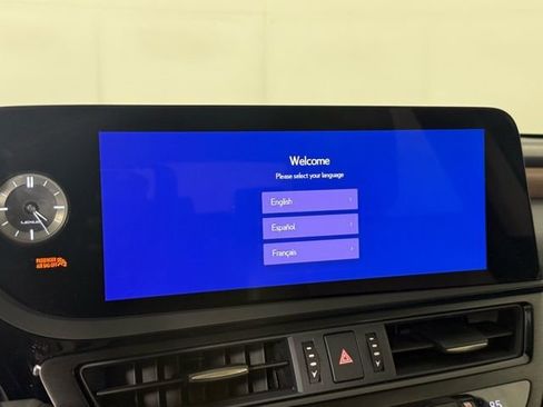 Certified 2025 Lexus ES 300h w/ Premium Package image 20