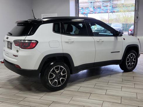 Used 2025 Jeep Compass Trailhawk image 5