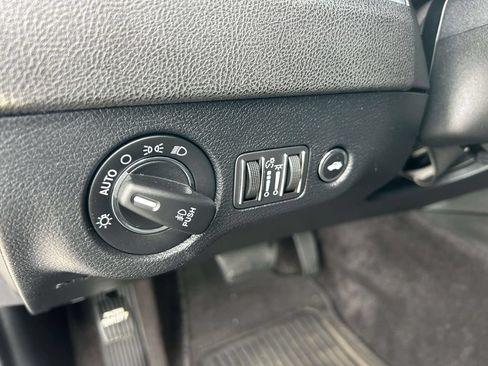 Used 2018 Chrysler 300 S w/ S Model Appearance Package RWD image 16