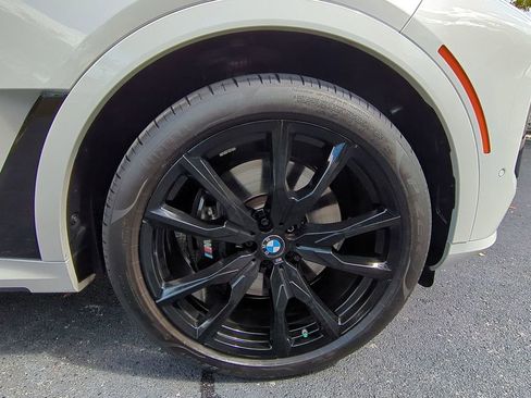 Used 2024 BMW X7 xDrive40i w/ Executive Package image 11