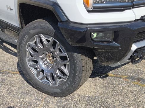 New 2025 GMC Hummer EV 3X image 3