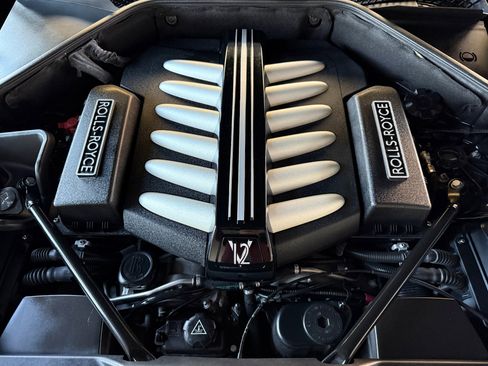 Used 2013 Rolls-Royce Ghost image 36