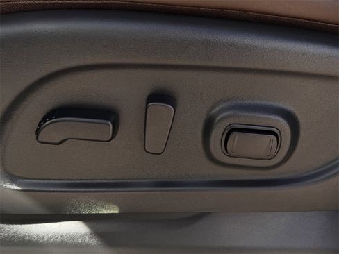 Used 2024 Nissan Titan Platinum Reserve w/ Moonroof Package image 28