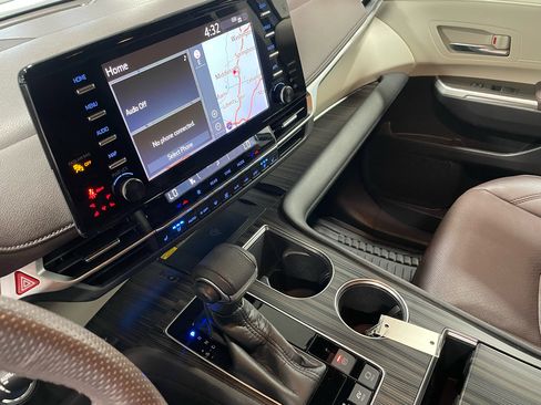 Used 2021 Toyota Sienna Platinum image 38