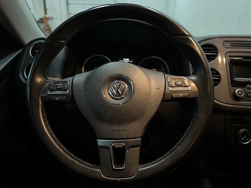 Used 2014 Volkswagen Tiguan S image 29