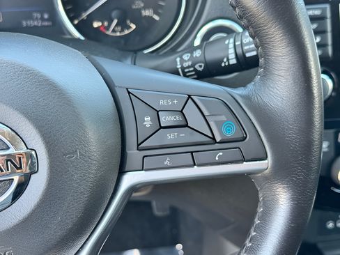 Used 2019 Nissan Rogue SV w/ Premium Package FWD image 22