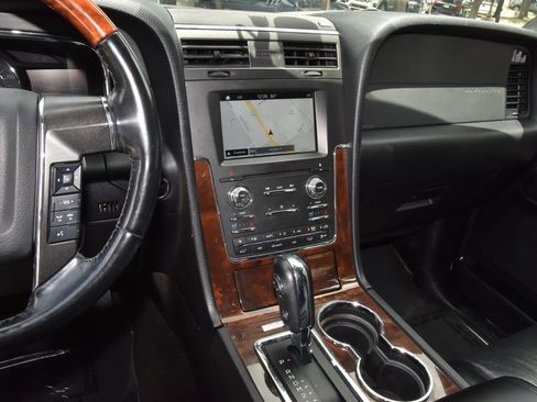 Used 2017 Lincoln Navigator L Select AWD/4WD image 27