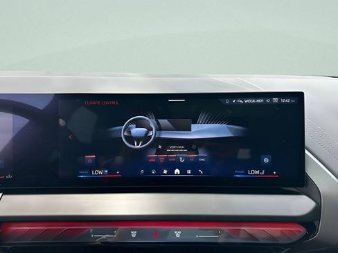 Certified 2025 BMW X3 xDrive30i w/ Premium Package image 18