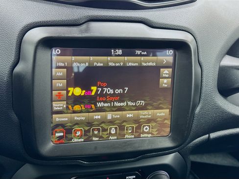 Used 2023 Jeep Renegade Latitude image 11