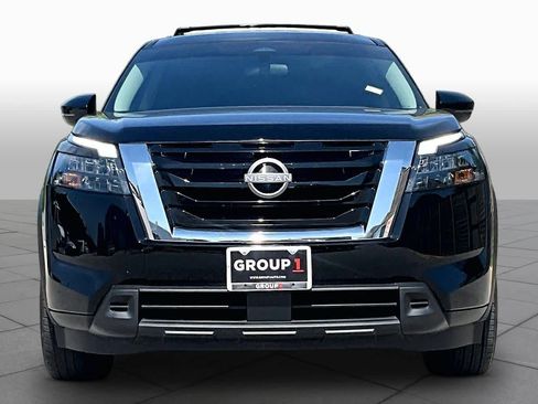 Used 2025 Nissan Pathfinder SV FWD image 4