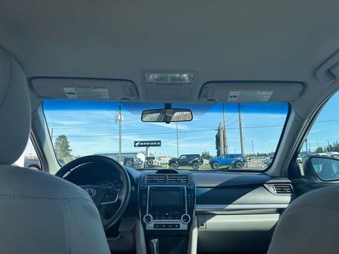 Used 2014 Toyota Camry LE image 14