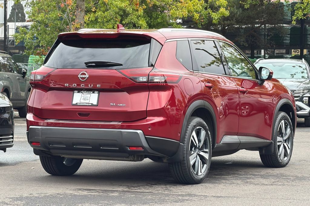 Used 2025 Nissan Rogue SL w/ SL Premium Package AWD/4WD image 4