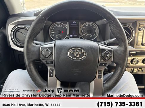 Used 2018 Toyota Tacoma SR5 w/ Four Season Floor Mat Package image 25