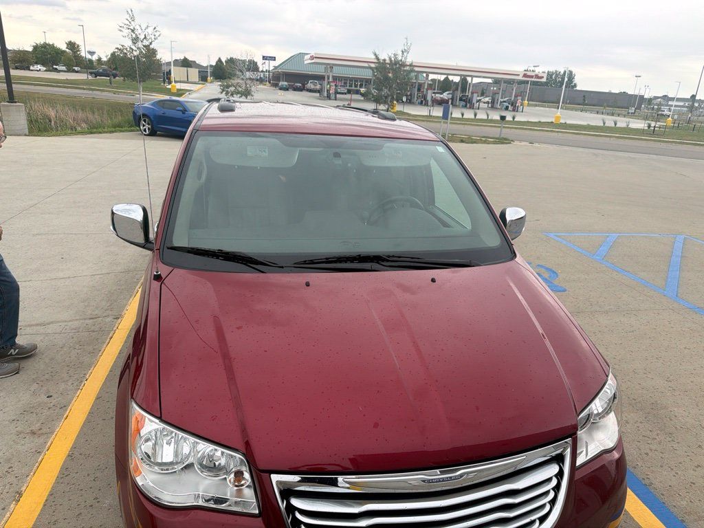 Used 2015 Chrysler Town & Country Touring-L w/ Driver Convenience Group FWD image 12