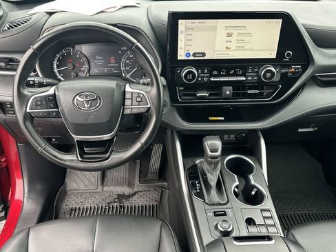 Used 2023 Toyota Highlander XSE AWD/4WD image 7