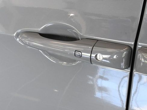 Used 2022 Chrysler Pacifica Touring-L w/ S Appearance Package FWD image 9