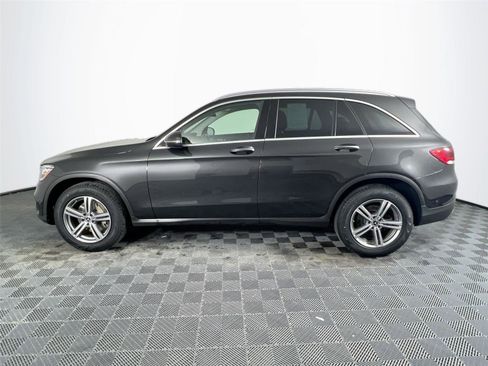 Used 2021 Mercedes-Benz GLC 300 4MATIC image 3
