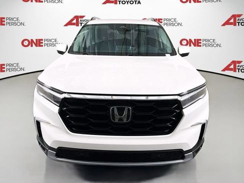 Used 2025 Honda Pilot Touring image 2