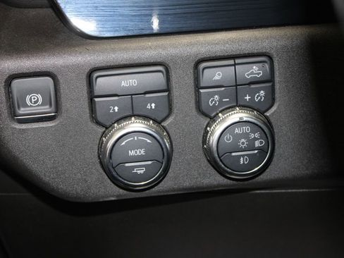 Used 2025 GMC Sierra 1500 SLT AWD/4WD image 50