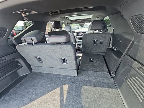 Used 2024 Chevrolet Traverse RS image 24