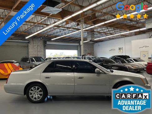 Used 2009 Cadillac DTS w/ Trunk Convenience Package FWD image 4