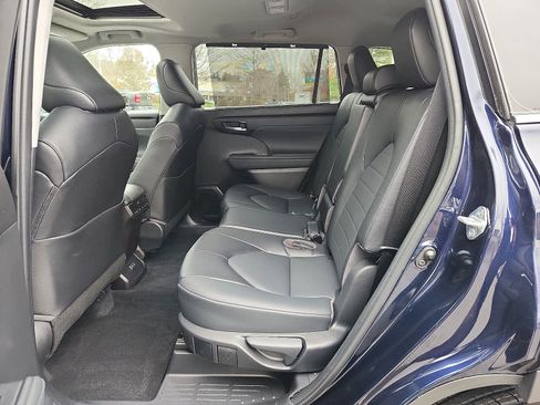 Certified 2022 Toyota Highlander XLE image 11