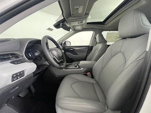 New 2026 Toyota Highlander Limited AWD/4WD image 9