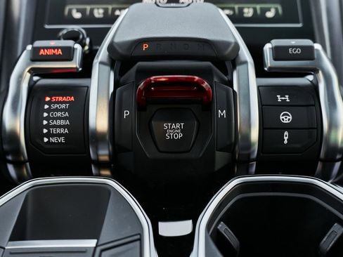 Used 2021 Lamborghini Urus image 65