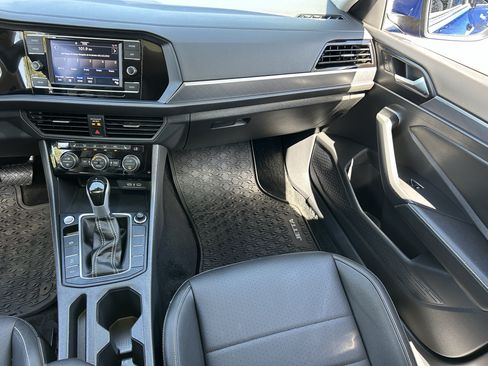 Used 2024 Volkswagen Jetta SE w/ Panoramic Sunroof Package FWD image 14