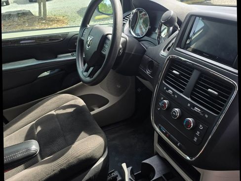 Used 2012 RAM C/V FWD image 9