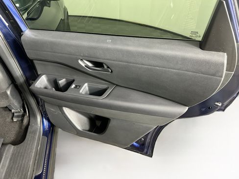 Used 2025 Nissan Pathfinder SV image 31