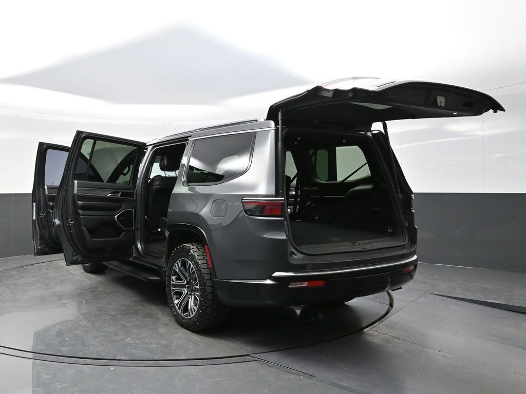 Used 2022 Jeep Wagoneer Series III w/ Flexible Seating Group AWD/4WD image 40